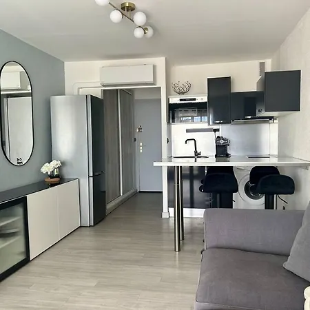 Renove Face Avec Parking, Au Cap D'agde - Fr-1-723-172 Agde
